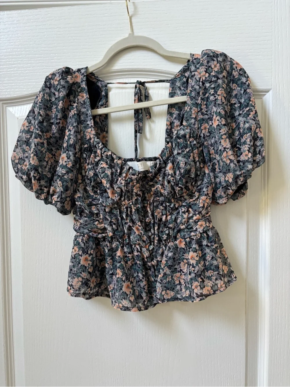 Astr Floral Puff-Sleeve Peplum Top - Black with Peach Flowers